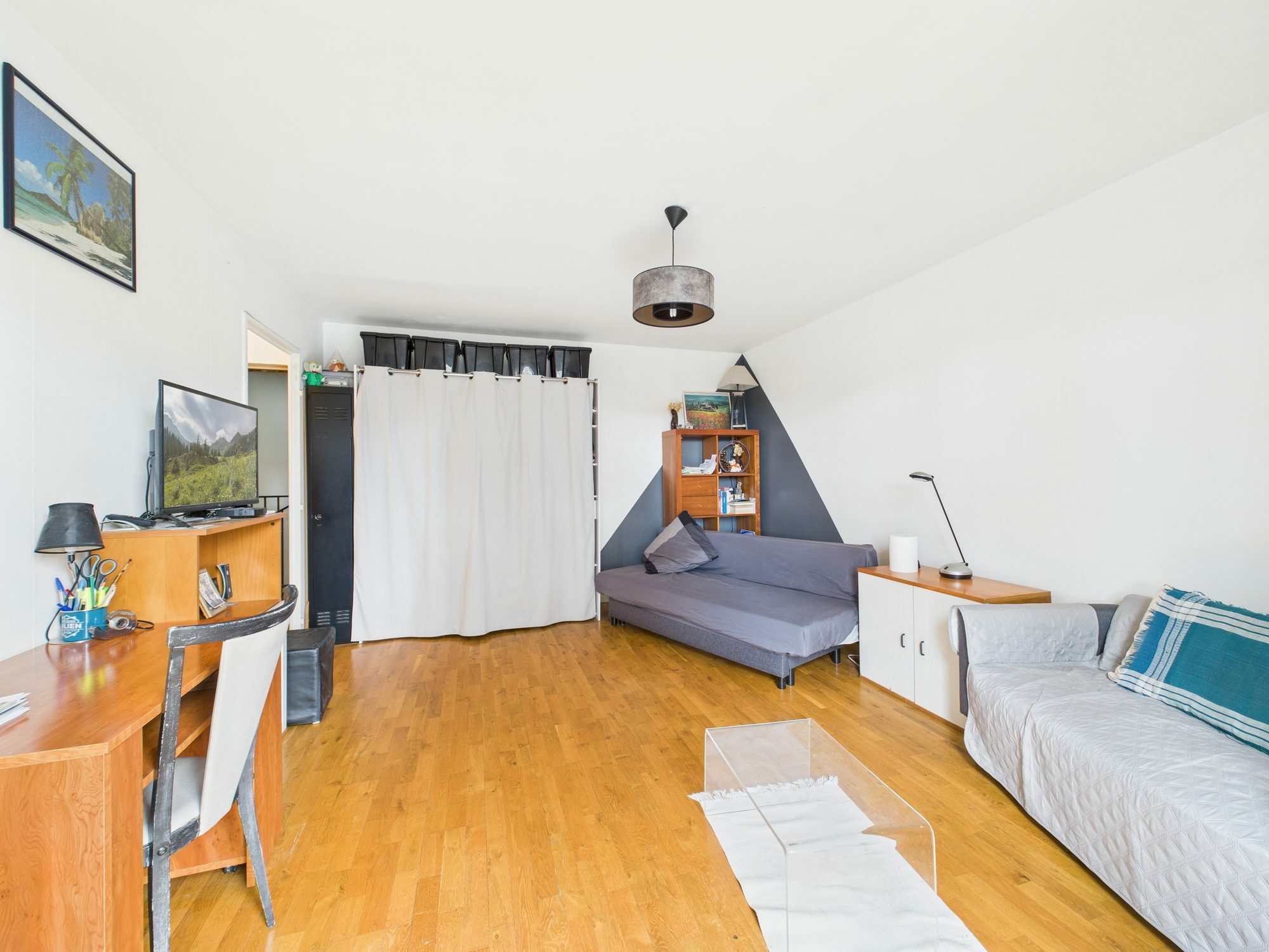 Monolocale luminoso con balcone, bagno e parcheggio a Rosny.