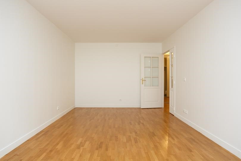 79 sqm apartment for rent in PARIS 15