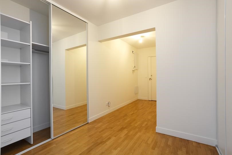 79 sqm apartment for rent in PARIS 15