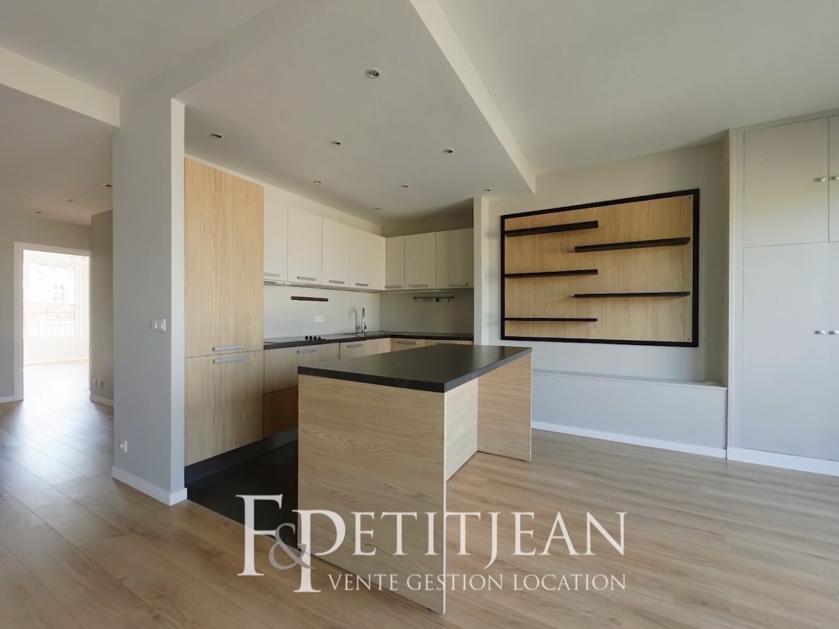 Vendita appartamento di 75 mq a PARIGI 16