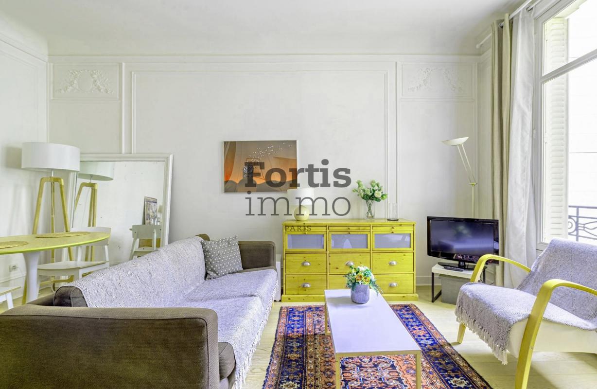 PARIS 9 EME - 2 PIECES - Superbe copro avec Ascenseur