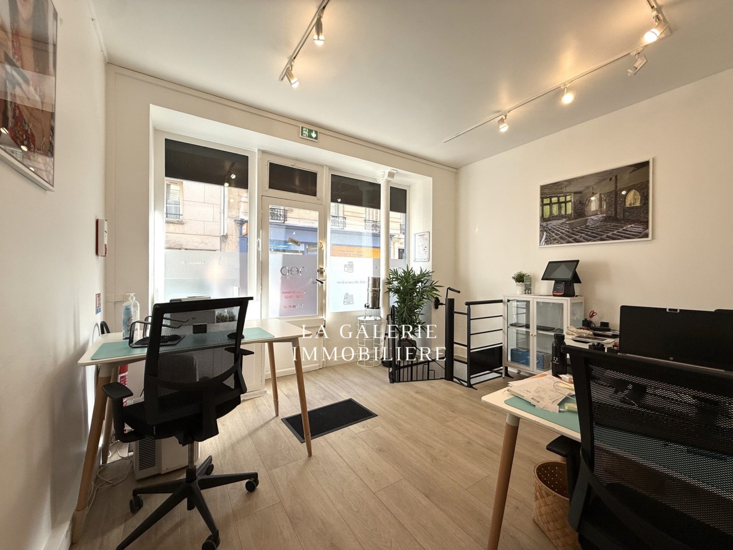 Local commercial 31 m² refait à neuf Paris 15 proche métro