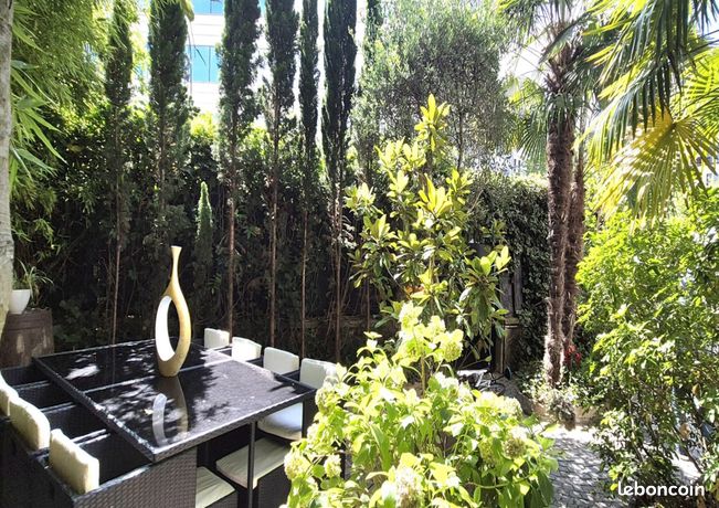 منزل 11 غرفة 350 م²