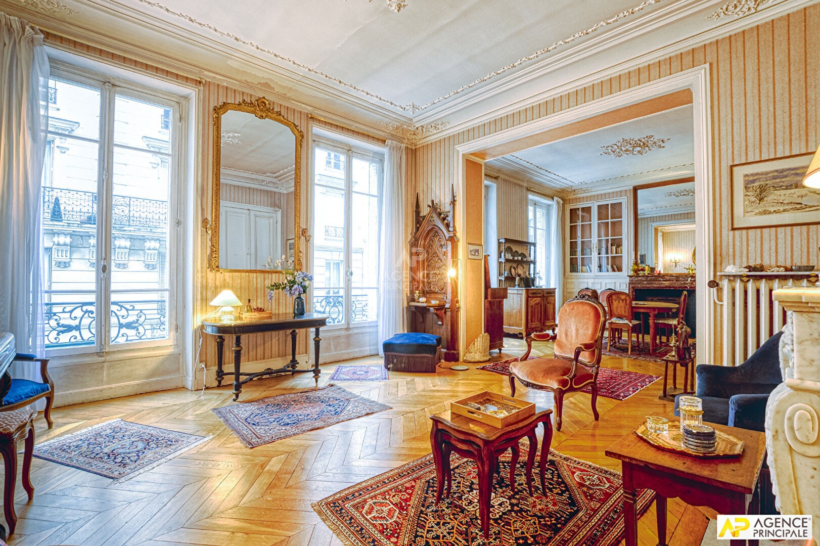 Versailles Notre-Dame Appartement 5 pièces 157 m2 carrez situé