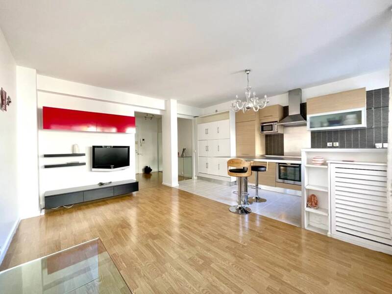 T2 50m² lumineux meublé 3ème étage Paris 17 Rue Laugier