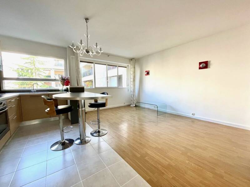 Affitto appartamento di 50 mq a PARIGI 17