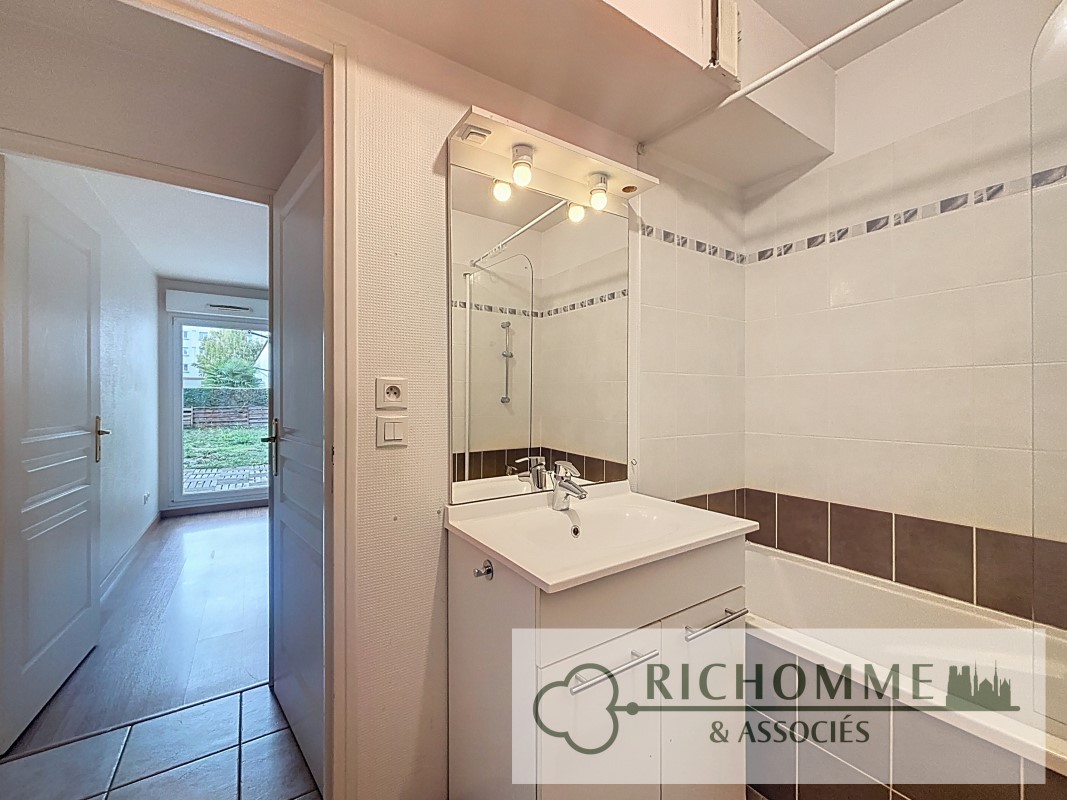 Rental apartment of 74sqm in REIMS