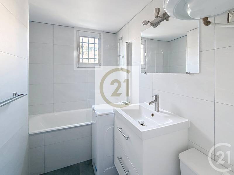 شقة للإيجار بمساحة 24م² في سانت كلود