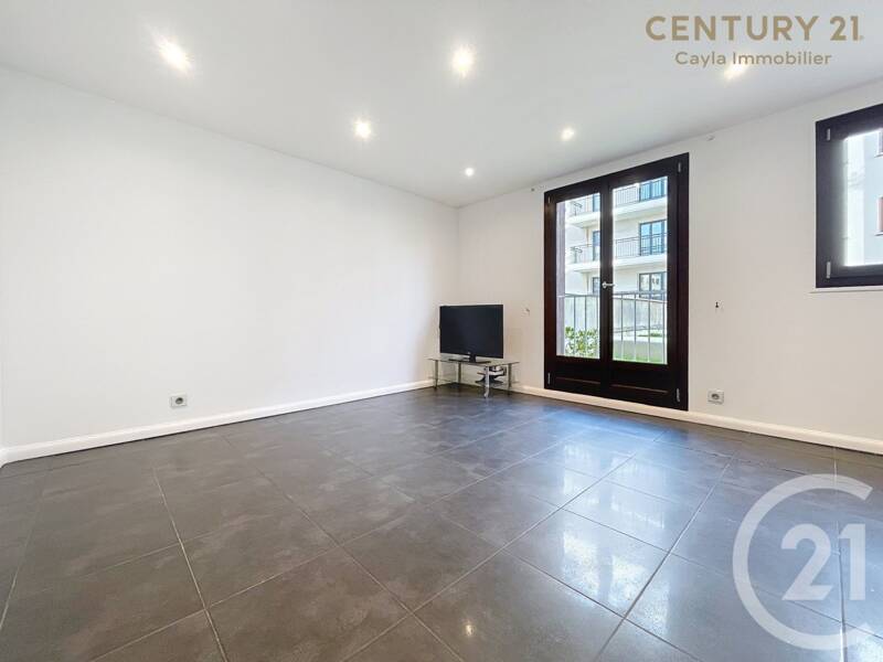 شقة للإيجار بمساحة 64م² في بيوت أوكس