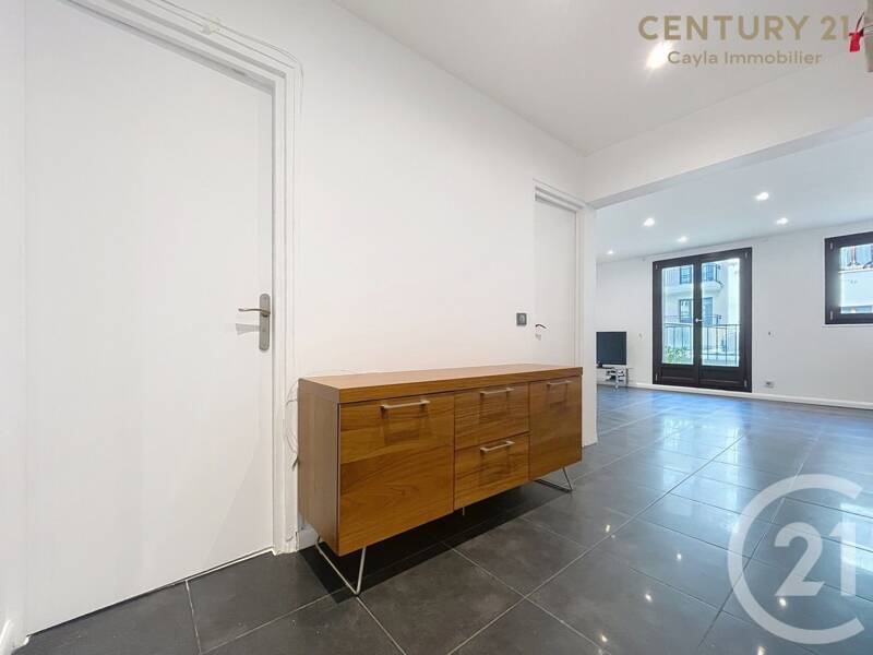 شقة للإيجار بمساحة 64م² في بيوت أوكس