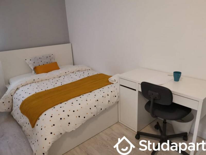 Appartement 14m2 avec terrasse à louer CERGY centre ville