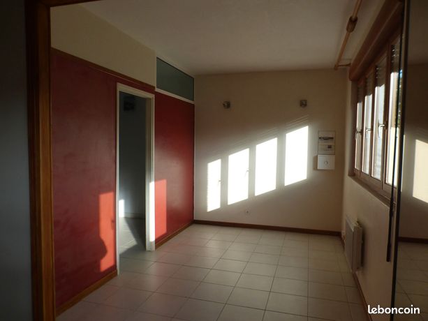 T2 32 m² Orsay avec cuisine équipée au 1er étage 777 € CC