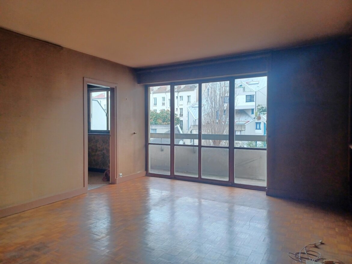 For sale, a 40 sqm apartment in IVRY SUR SEINE.