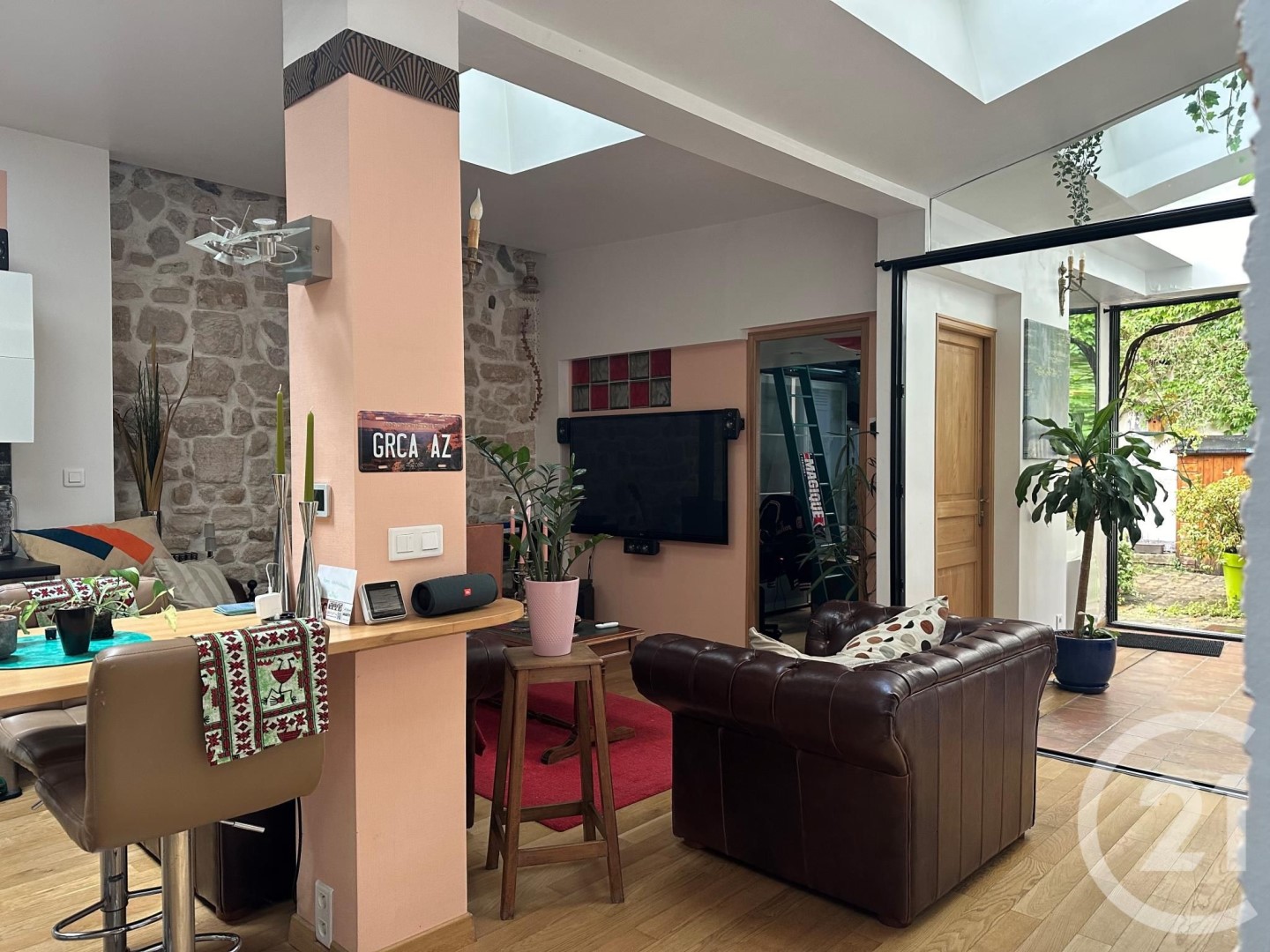 Vendita di una casa di 94 mq a PARIGI 19