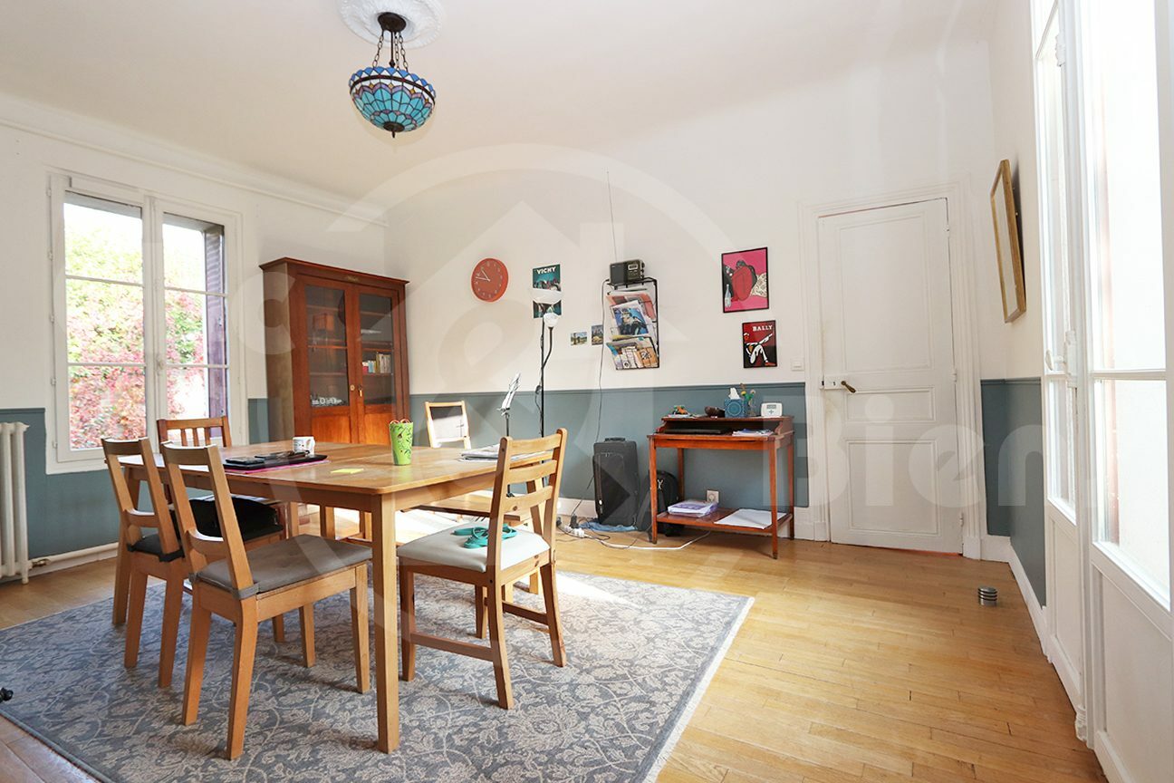 Viroflay: Bright house of 126 sqm with 4 bedrooms and garden