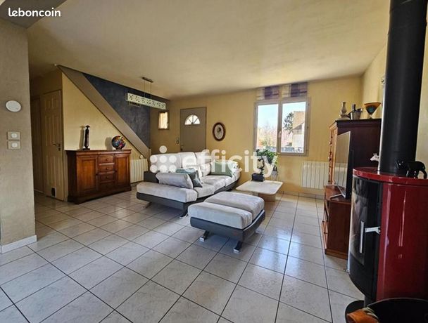 منزل بـ 8 غرف 162 م²