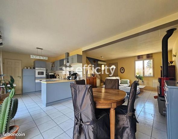 منزل بـ 8 غرف 162 م²