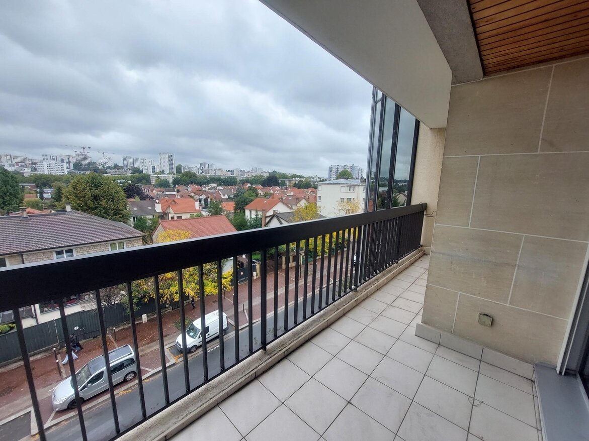 Appartement 78 m² traversant avec terrasse BOURG LA REINE