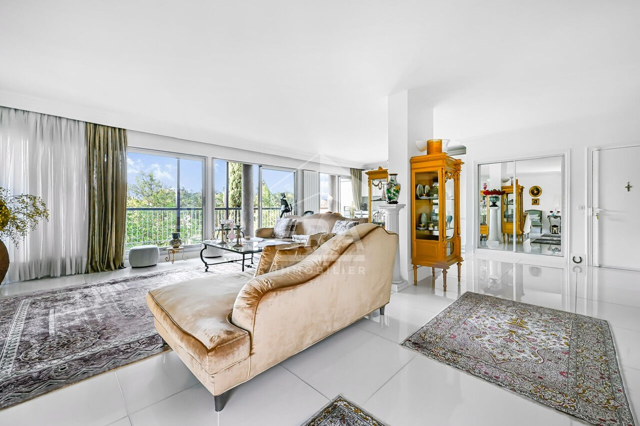 Appartement 87m² rénové avec terrasse Sèvres Brancas 92310