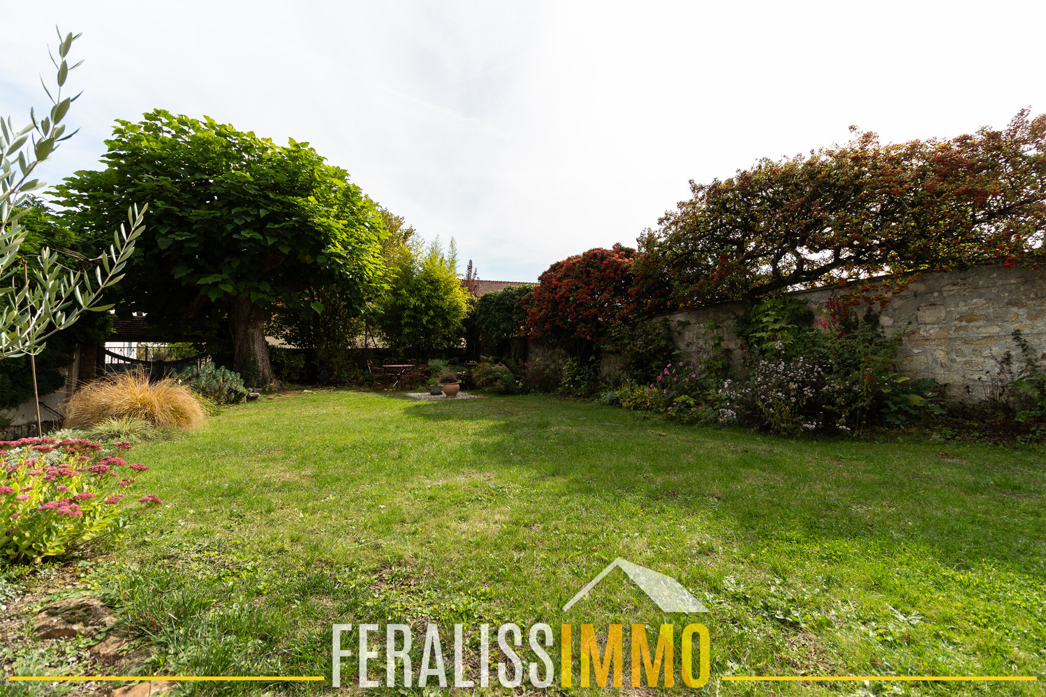 Cozy family home in the heart of Cergy village!