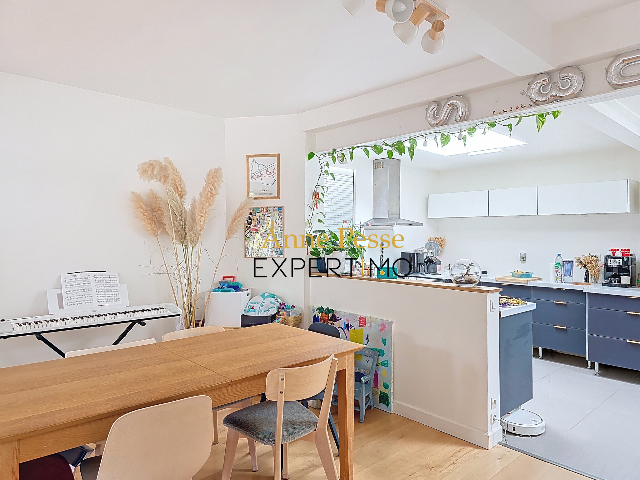 IN VENDITA Casa ristrutturata di 6 locali a Quarti