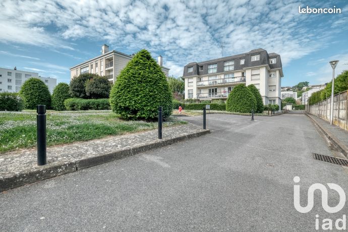 3-Room Apartment 63 sqm with Balcony in Meaux near Train Station