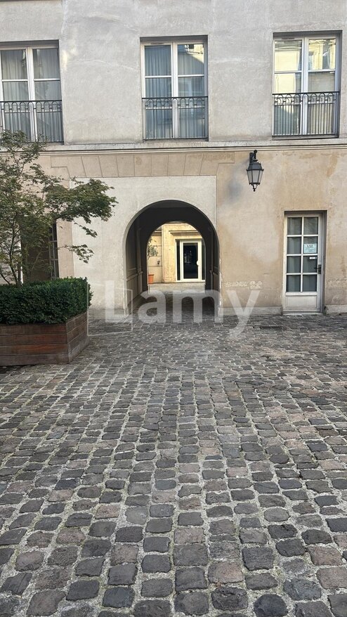 Affitto appartamento di 107 mq a PARIGI 3