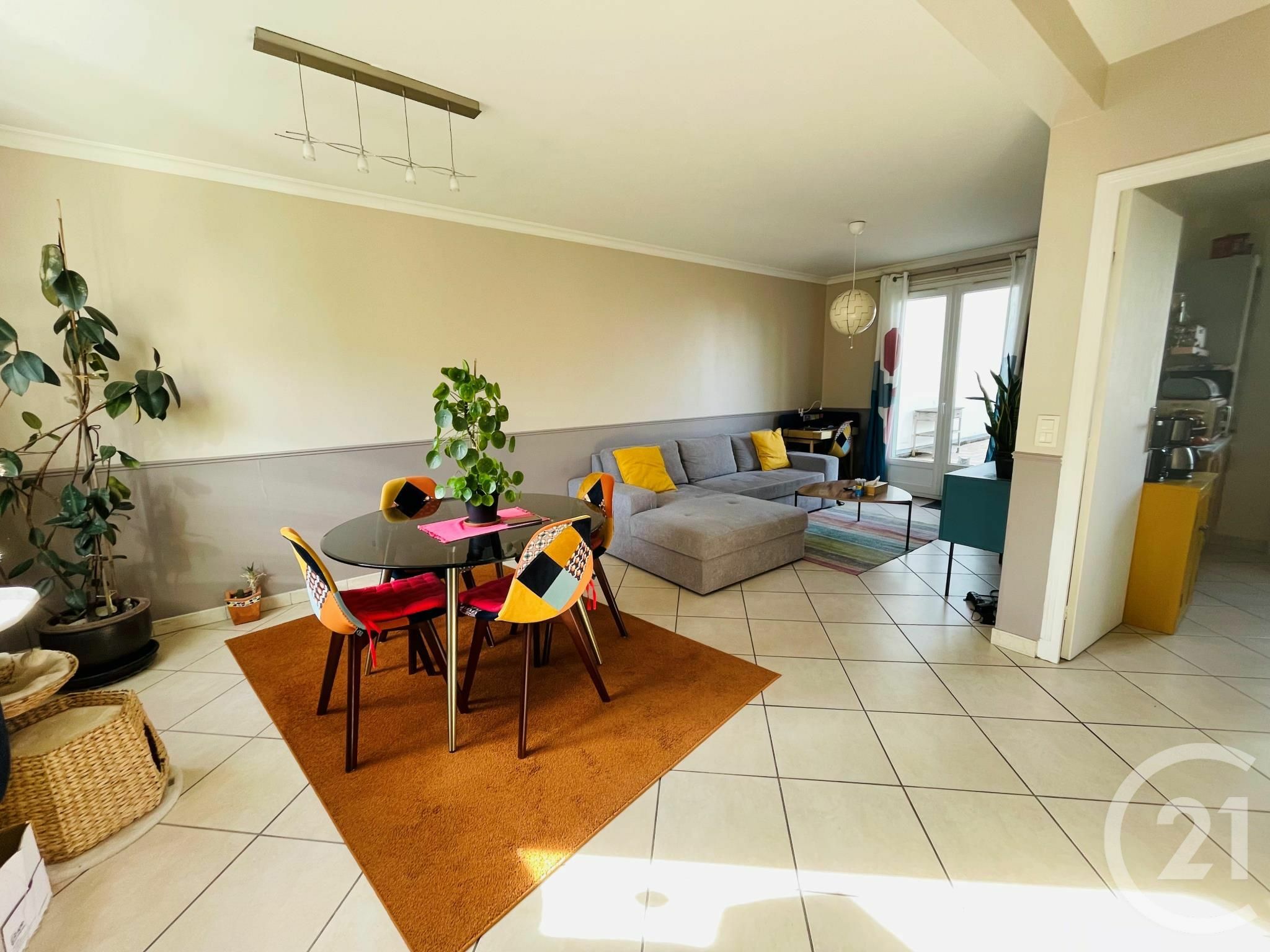 Vendita di una casa di 78 mq a SARTROUVILLE