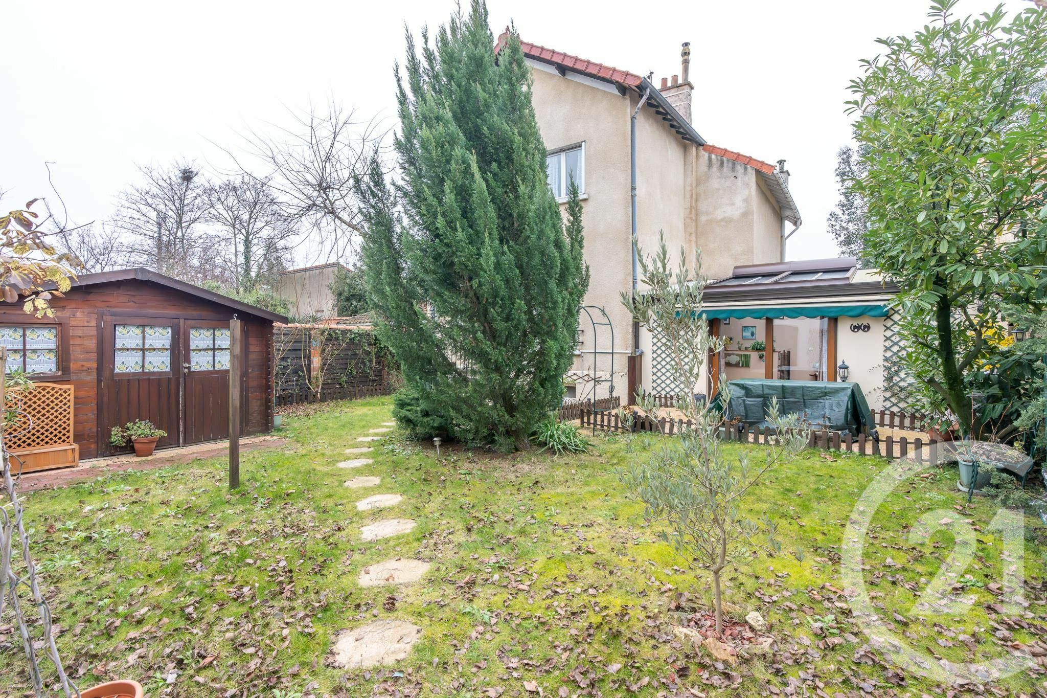 Vendita di una casa di 51 mq a SAINT MAUR DES FOSSES