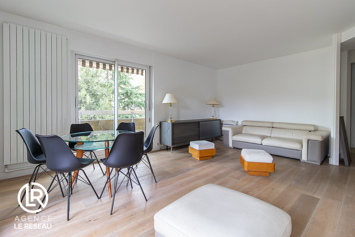 F3 74m2 en parfait état lumineux avec balcon situé en plein