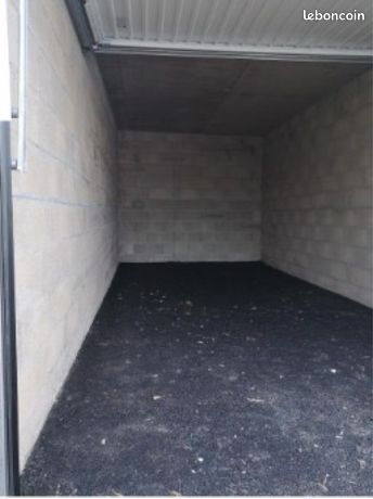 موقف سيارات للإيجار في أنطوني