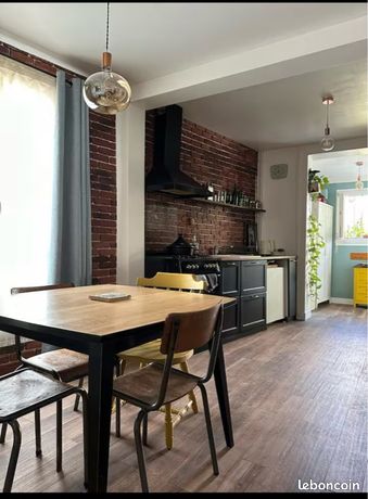 شقة مكونة من غرفتين تم تجديدها مع تراس