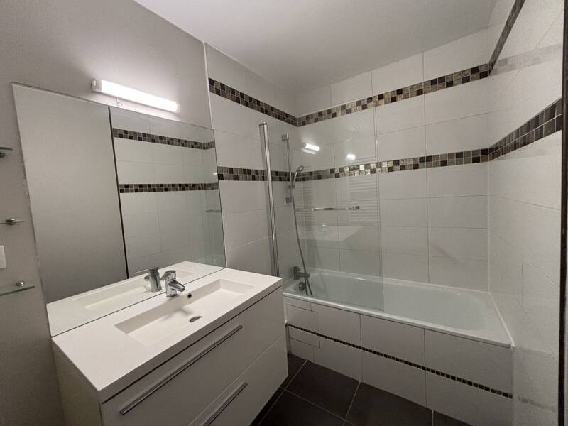 إيجار شقة بمساحة 65 م² في سيرجي