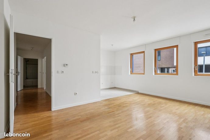 Appartamento 3 locali 63 mq luminoso 1° piano Saint-Ouen 93400