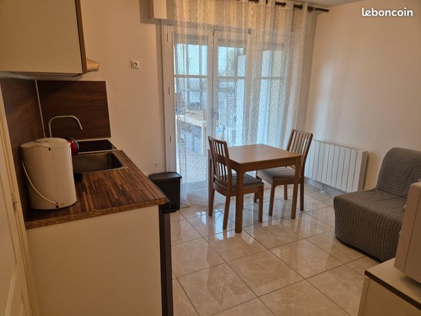 T2 25 mq arredato vicino RER C Villeneuve Le Roi 94290