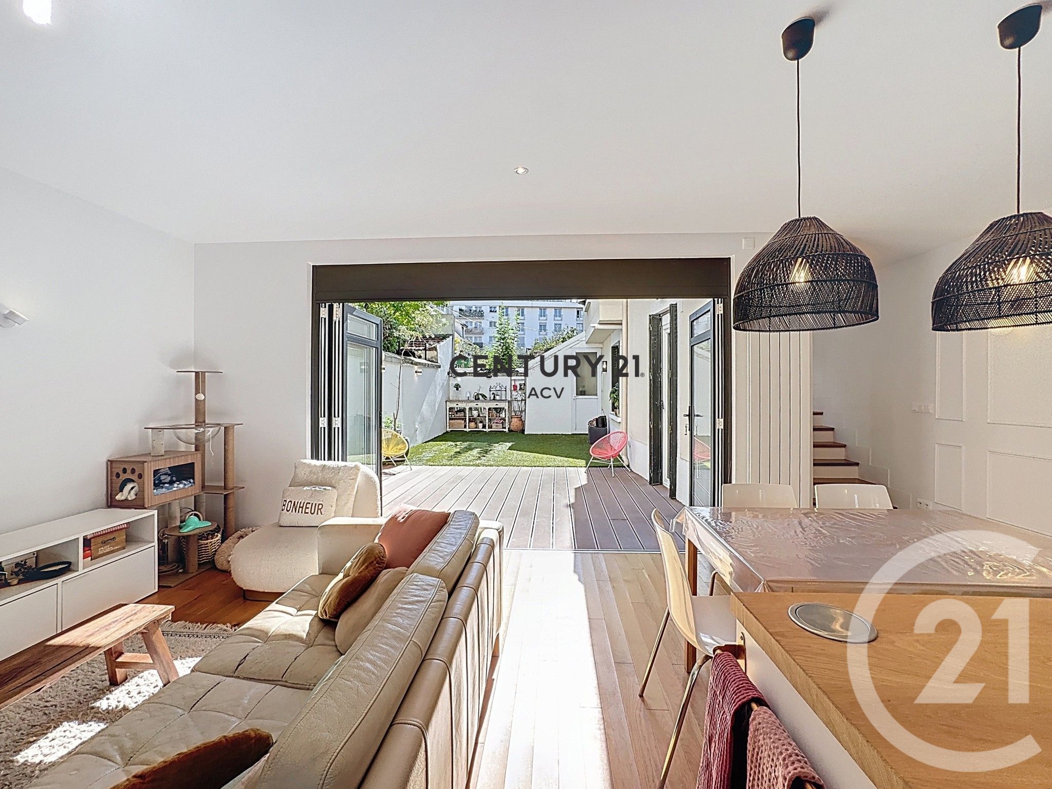 For sale, 93sqm house in Maisons-Alfort.