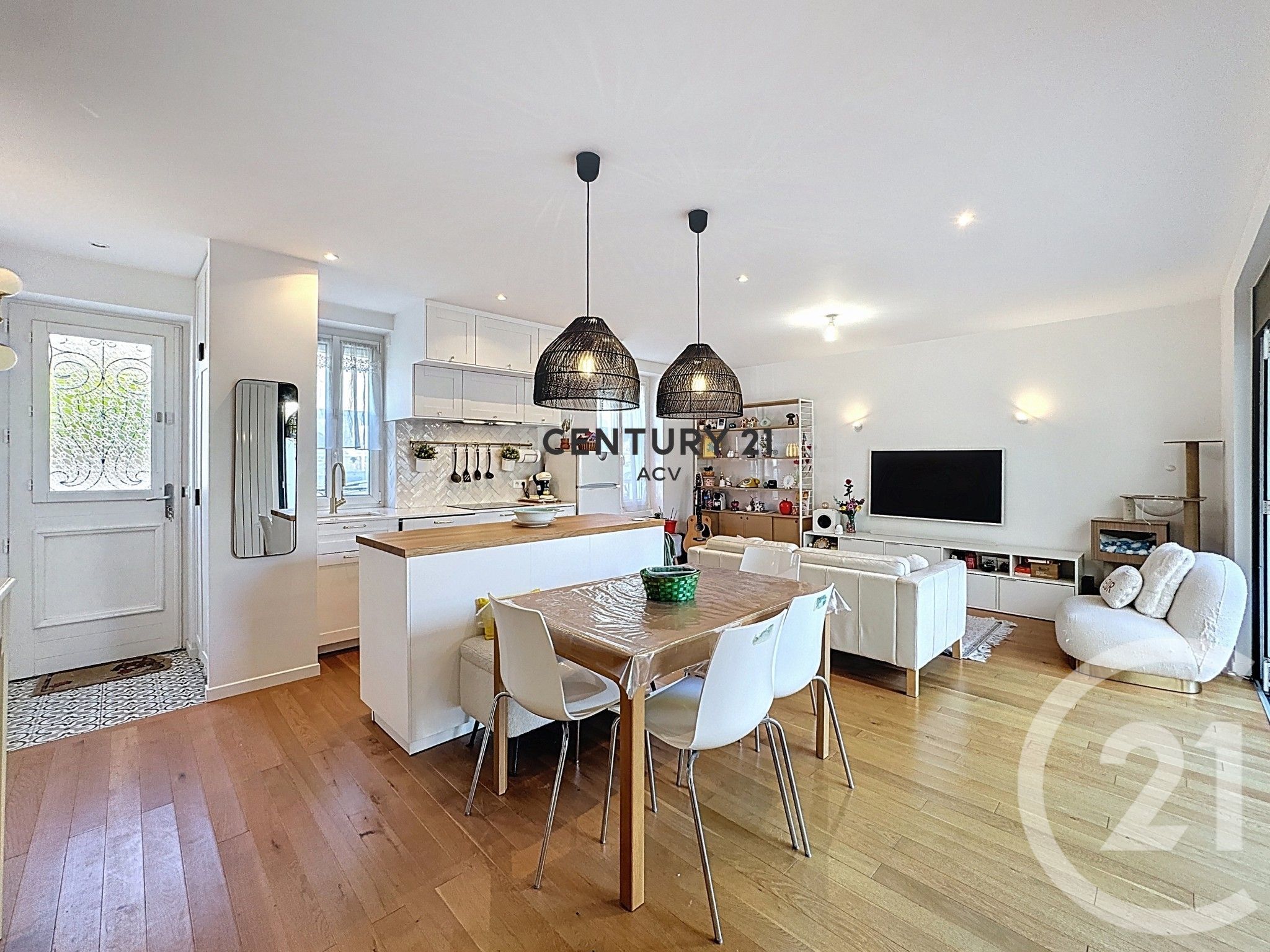 For sale, 93sqm house in Maisons-Alfort.