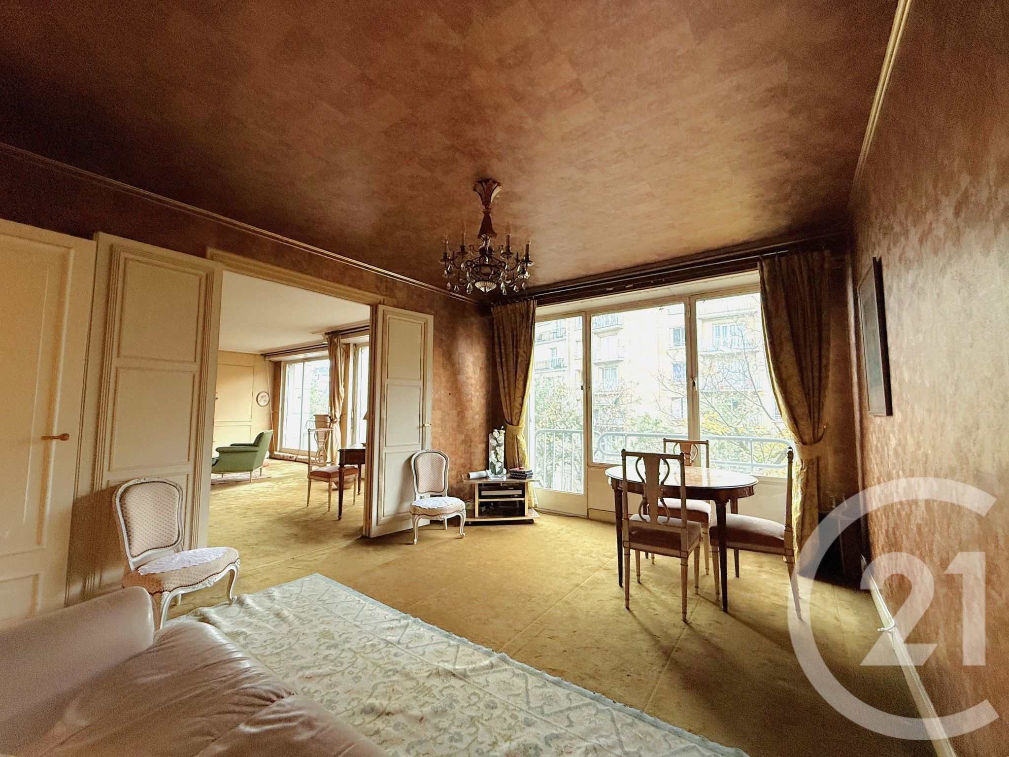 For sale, 140 sqm apartment in PARIS 16.