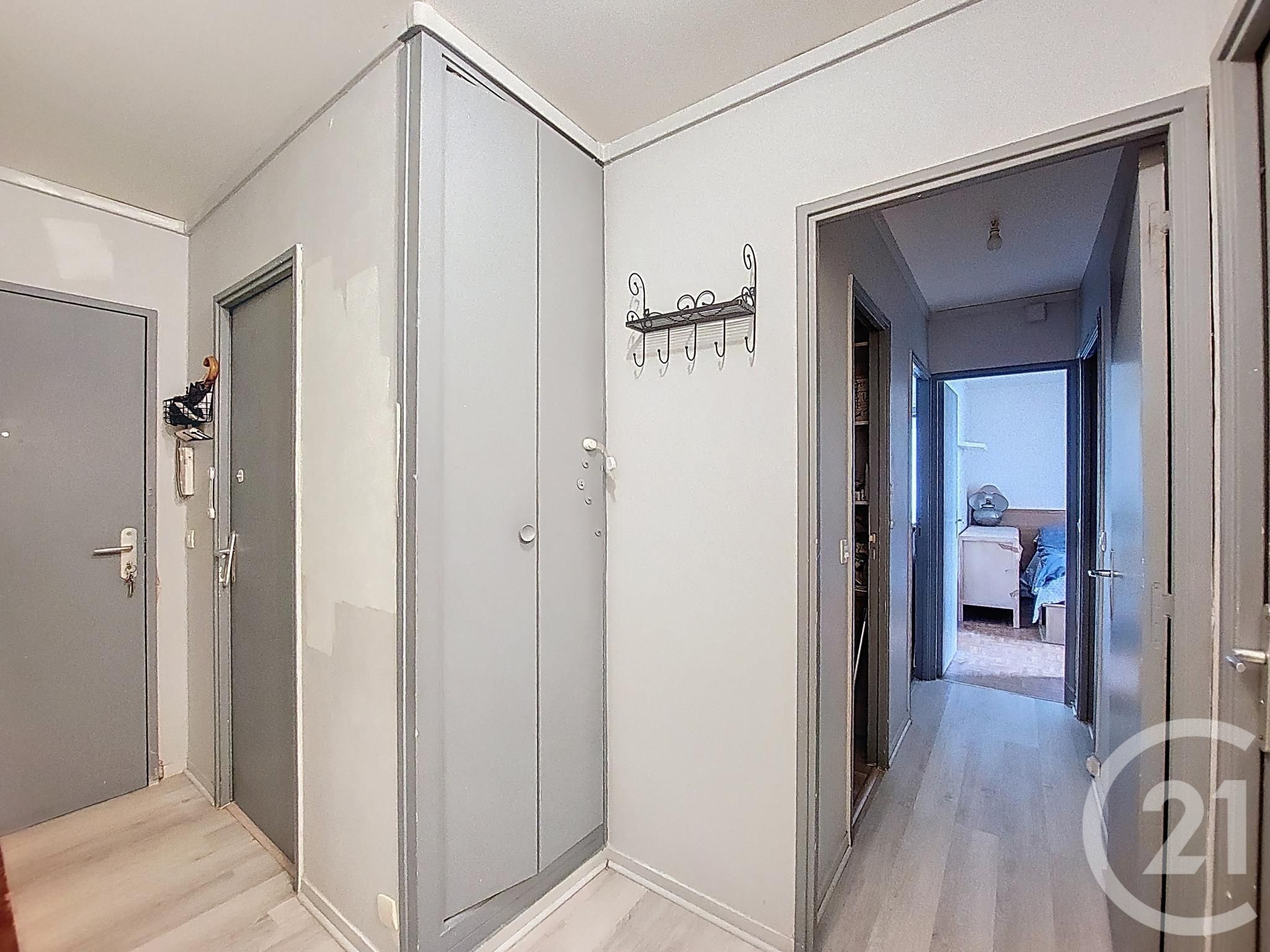 For sale, 65 sqm apartment in Corbeil Essonnes.