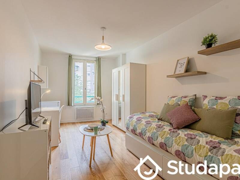 For rent, apartment of 10 sqm in CRETEIL