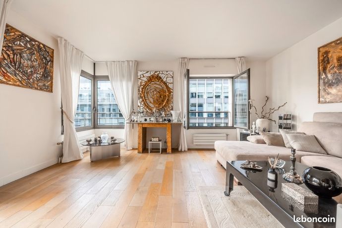 85 sqm apartment with 85 rooms, located in a prime area.