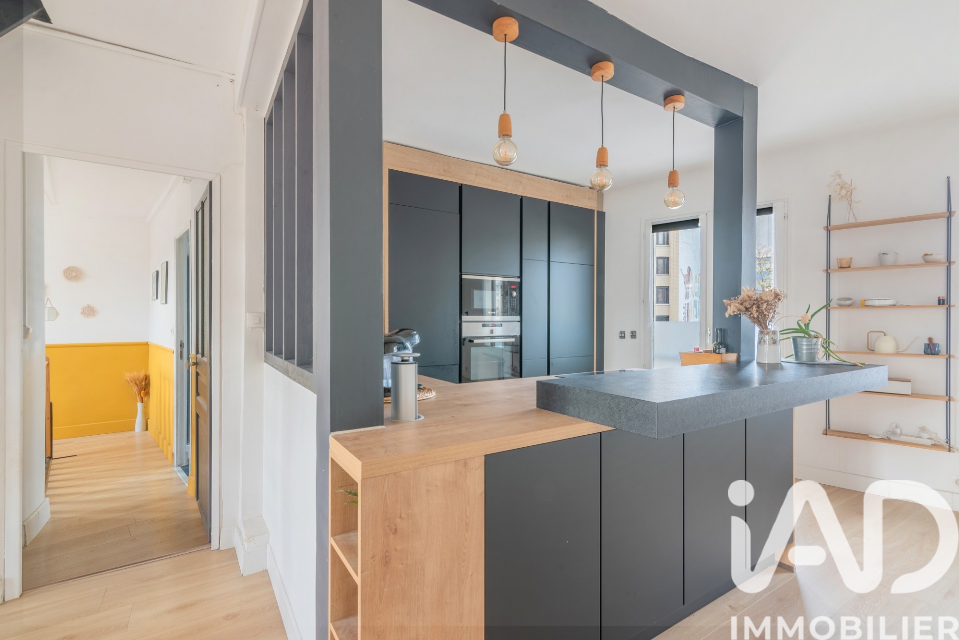 For sale, 90sqm apartment in Pantin.