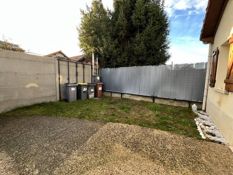 28 sqm house for rent in Montesson