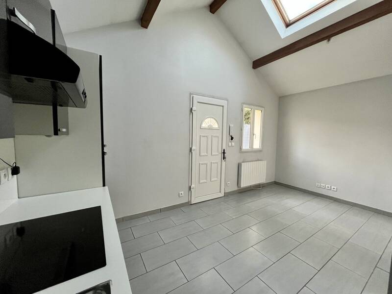 28 sqm house for rent in Montesson