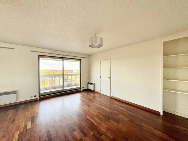 Apartment for rent of 83 sqm in VERRIERES LE BUISSON