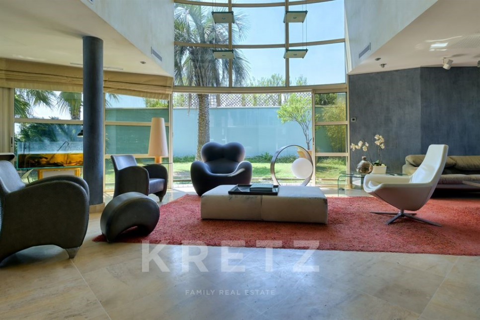 Penthouse with swimming pool