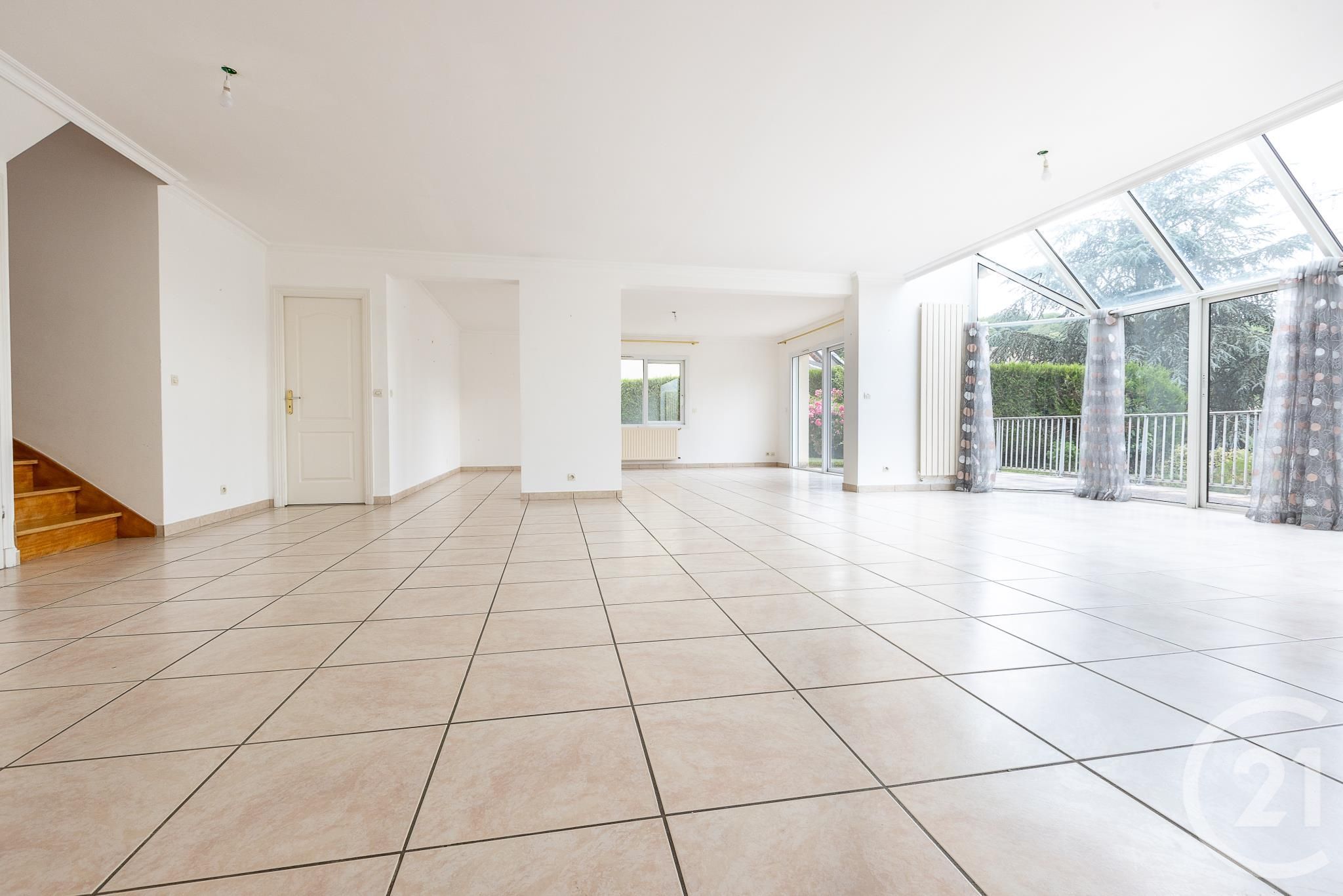 بيع منزل بمساحة 208م² في بييفريس