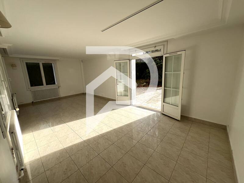 إيجار منزل بمساحة 130م² في لوفيشين