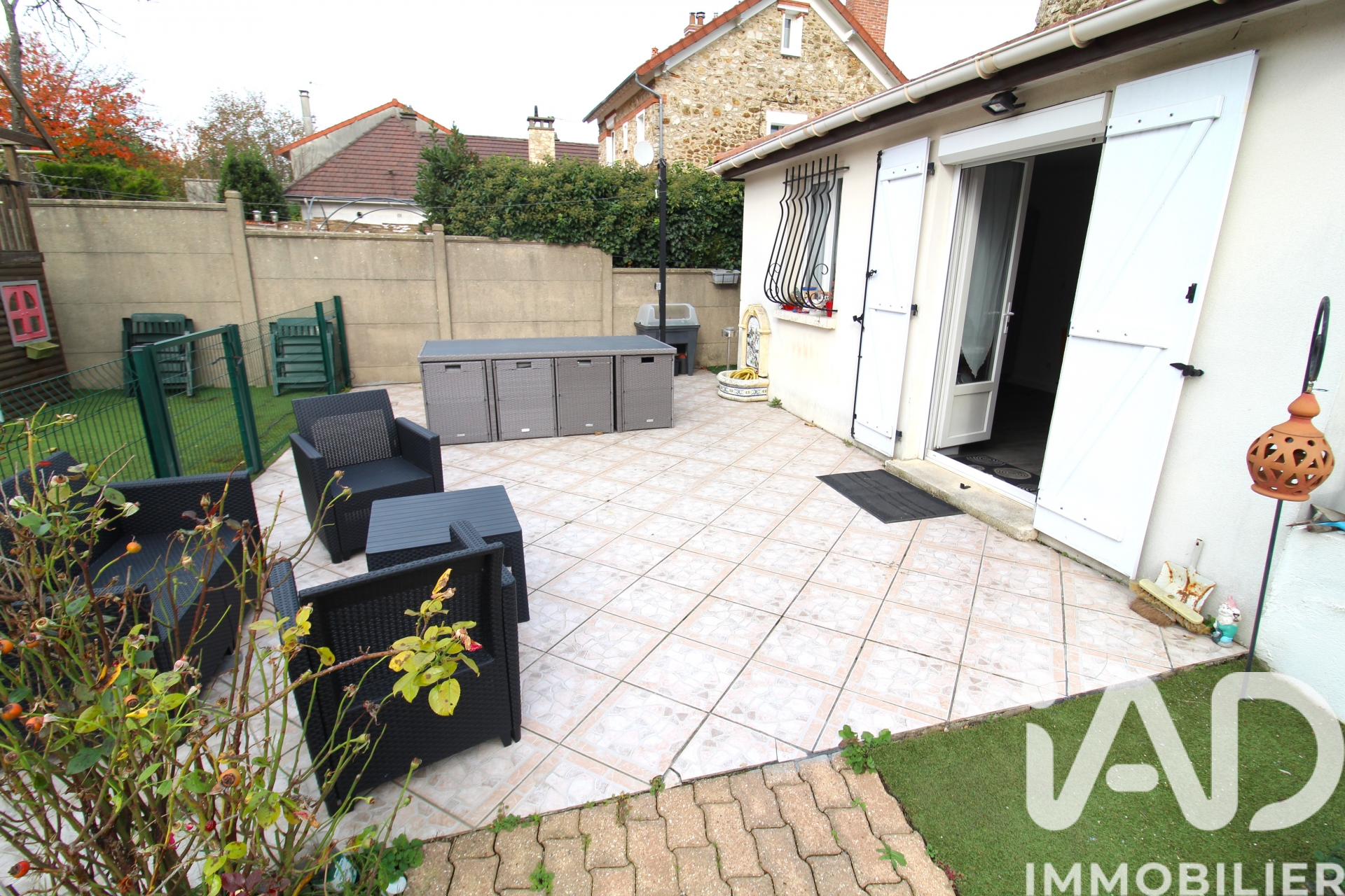 بيع منزل بمساحة 83م² في فيلنوف لو روي