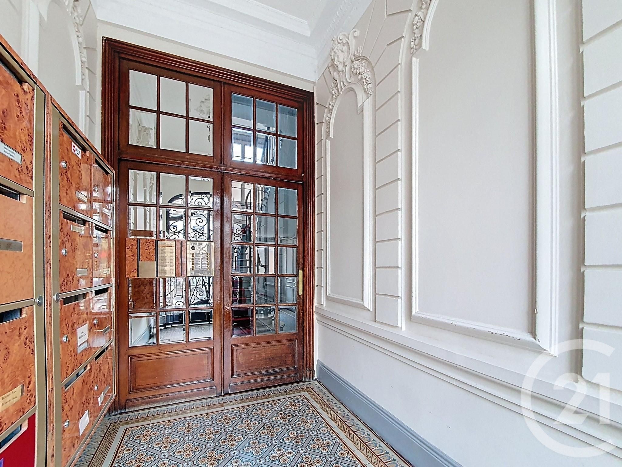 بيع شقة بمساحة 72م² في كولومب